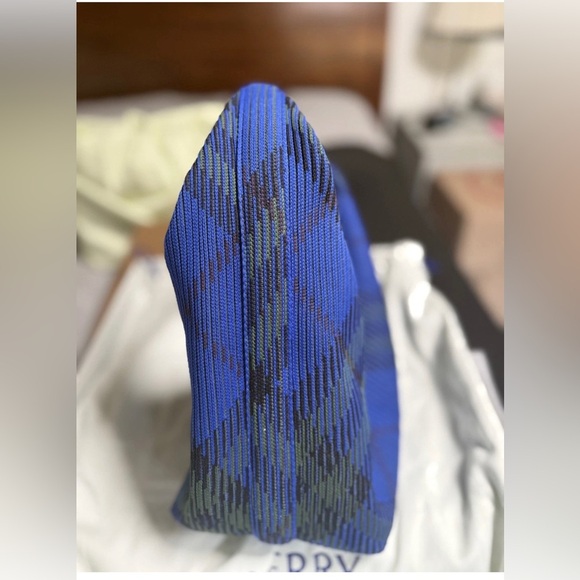 Burberry Medium Duffle Bag Handbag Knit knight color authentic luxe blue gold - Picture 11 of 16